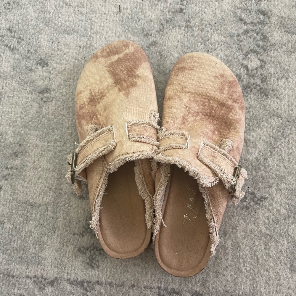 Very G Clogs, size 10